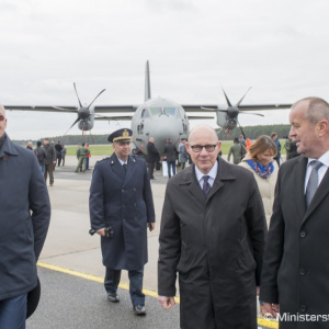Minister Gajdoš slávnostne odovzdal vojakom do užívania prvé lietadlo Spartan