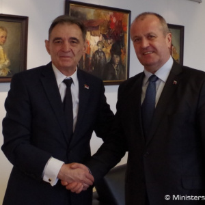 Minister P. Gajdoš rokoval so srbským veľvyslancom Š. Dermakuom