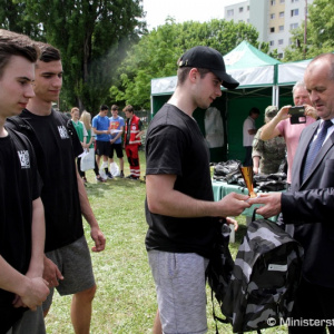 Minister Gajdoš predstavil študentom v Trnave dobrovoľnú vojenskú prípravu a účasťou podporil aj brannú súťaž