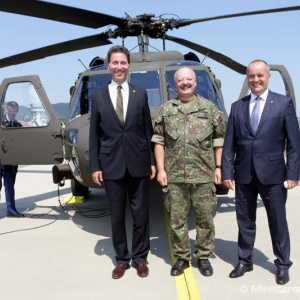 Minister Gajdoš odovzdal vzdušným silám prvé dva vrtuľníky Black Hawk
