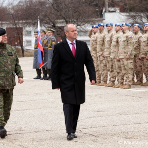 Slovenskí vojaci odchádzajú na Cyprus a do Afganistanu, rozlúčil sa s nimi minister obrany