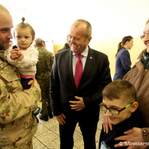 Slovenskí vojaci odchádzajú na Cyprus a do Afganistanu, rozlúčil sa s nimi minister obrany