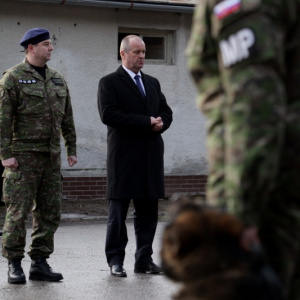 Minister obrany Peter Gajdoš navštívil kynológov Vojenskej polície