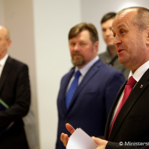 Minister Gajdoš ocenil víťazov literárnej súťaže rezortu obrany, študenti písali o vlastenectve 