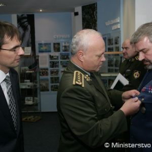 Do zálohy odchádza generál aj plukovníci