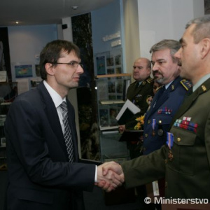 Do zálohy odchádza generál aj plukovníci