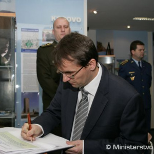 Do zálohy odchádza generál aj plukovníci