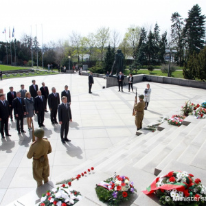 Minister obrany Peter Gajdoš a štátny tajomník Ivan Máčovský si pripomenuli 71. výročie oslobodenia Bratislavy