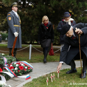 Predstavitelia rezortu obrany si uctili Deň vojnových veteránov v Bratislave 