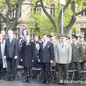 Deň červených makov si na Slovensku našiel svoju tradíciu až počas posledných rokov. Slovensko sa tak pripojilo k množstvu krajín, ktoré tento sviatok oslavujú od roku 1920