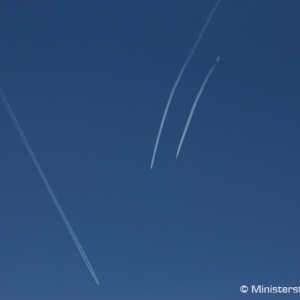 Nemecké lietadlo stratilo nad územím Slovenska spojenie, stíhacie lietadlá MiG-29 ho sprevádzali až do Českej republiky