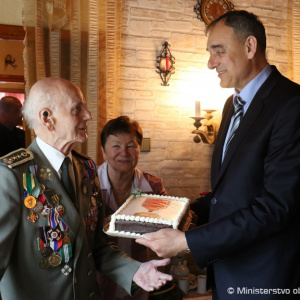 Minister Gajdoš zablahoželal generálovi Husákovi k 93. narodeninám