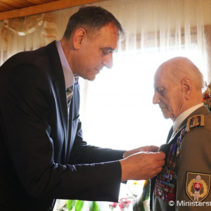 Minister Gajdoš zablahoželal generálovi Husákovi k 93. narodeninám