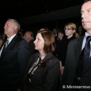 8785 Vedúci služobného úradu MO SR Peter Plučinský (druhý zľava) pri hraní slovenskej a americkej štátnej hymny