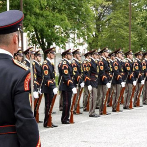 Čestná stráž prezidenta SR má nové uniformy