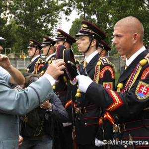 Čestná stráž prezidenta SR má nové uniformy