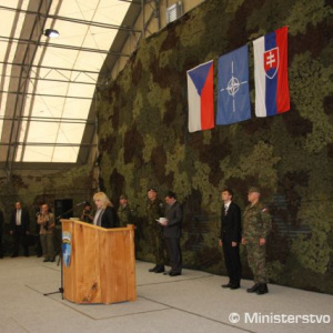 Odovzdávanie medailí príslušníkom českého a slovenského kontingentu