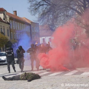 Vojaci policajti, hasiči aj záchranári v Skalici