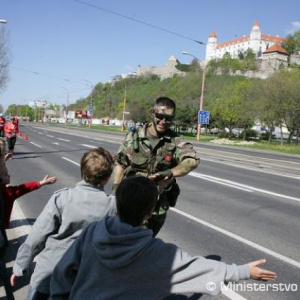 Vojaci na trati Devín – Bratislava tesne pred cieľom
