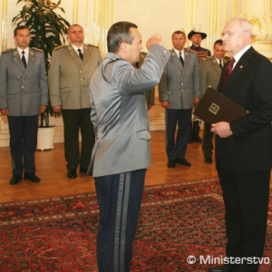 Menovanie a povýšenie generálov