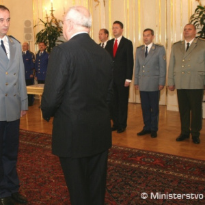 Menovanie a povýšenie generálov