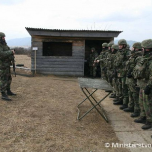 príprava strážnej jednotky KAF na strelnici Kamenná Poruba 