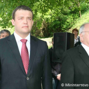 Pripínanie stužiek v Záriečí