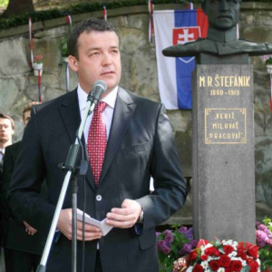 Pripínanie stužiek v Záriečí