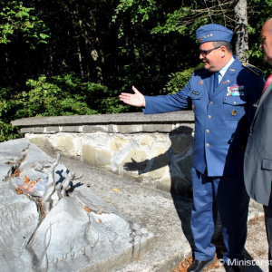 Minister obrany P. Gajdoš si ešte pred rokovaním vlády uctil pamiatku obetí Dukly