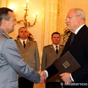 Hlavný veliteľ OS SR prezident Ivan Gašparovič menuje genmjr. Petra Vojteka do funkcie náčelníka generálneho štábu