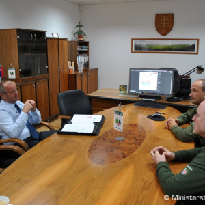 Minister Gajdoš navštívil po rokovaní vlády na východnom Slovensku rezortný podnik v Kamenici nad Cirochou