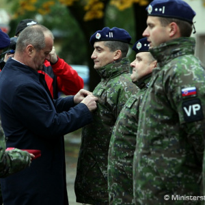Minister Gajdoš ocenil vojakov a vojenských policajtov za nezištnú pomoc občanom
