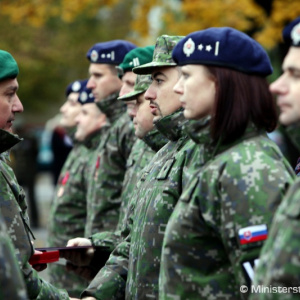 Minister Gajdoš ocenil vojakov a vojenských policajtov za nezištnú pomoc občanom