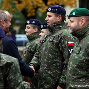 Minister Gajdoš ocenil vojakov a vojenských policajtov za nezištnú pomoc občanom