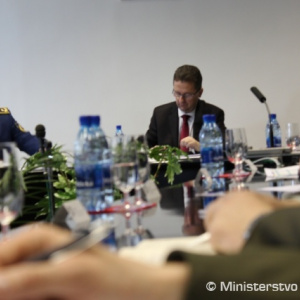 Minister Glváč zvolal poradu velenia armády