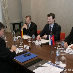 štátny tajomník MO SR Róbert Ondrejcsák na bezpečnostnom fóre GLOBSEC 2011