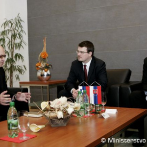 Stretnutie štátneho tajomníka Róberta Ondrejcsáka so slovinským veľvyslancom Stanislavom Vidovičom 