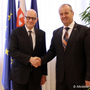 Minister Gajdoš rokoval o spolupráci v oblasti obrany s novým talianskym veľvyslancom G. Meuccim