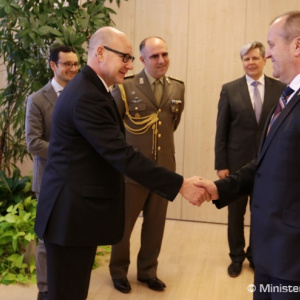 Minister Gajdoš rokoval o spolupráci v oblasti obrany s novým talianskym veľvyslancom G. Meuccim