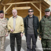 Pred Bazaar schol zľava veliteľ pozemných síl genmjr. Ján Salaganič, prezident Ivan Gašparovič, minister obrany Ľubomír Galko a náčelník Vojenskej kancelárie prezidenta generálmajor Marián Áč 