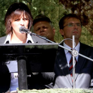 Viceprimátorka Trenčína Renáta Kščáková sa prihovára vojakom, ktorí k mestu už roky patria