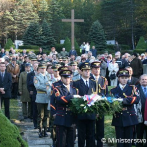 Slávnostný ceremoniál kladenia vencov
