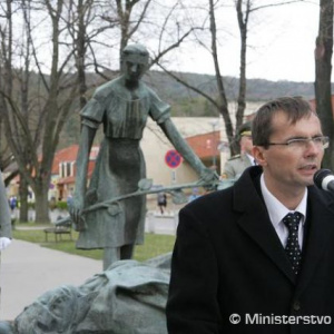 Po začiatku Slovenského národného povstania sa do povstaleckých vojsk prihlásilo 78 Bojničanov, ktorí sa zúčastnili obranných bojov v regióne Hornej Nitry, uviedol Galko v príhovore.
