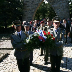 Pietny akt na vojenskom cintoríne v poľskej Dukle