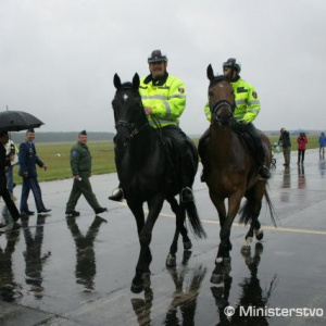 Príslušníci Policajného zboru na koňoch