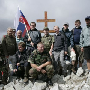 Minister Baška vystúpil s vojakmi na Kriváň