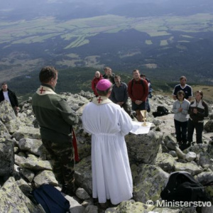 Minister Baška vystúpil s vojakmi na Kriváň