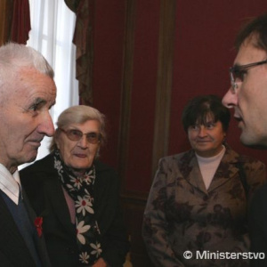  Minister obrany SR Ľubomír Galko a veterán západného odboja Štefan Miklánek