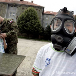 V plynovej maske síce nevyzerám dobre, ale v prípade potreby mi zachráni život