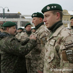 Vojaci z operácií KFOR a ISAF ocenení medailami